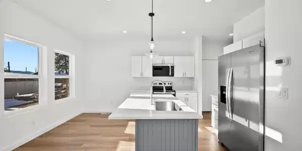 Image 4: 5