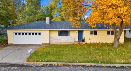 401 E Buttercup Ln