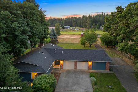 1323 E Deerhaven Ave