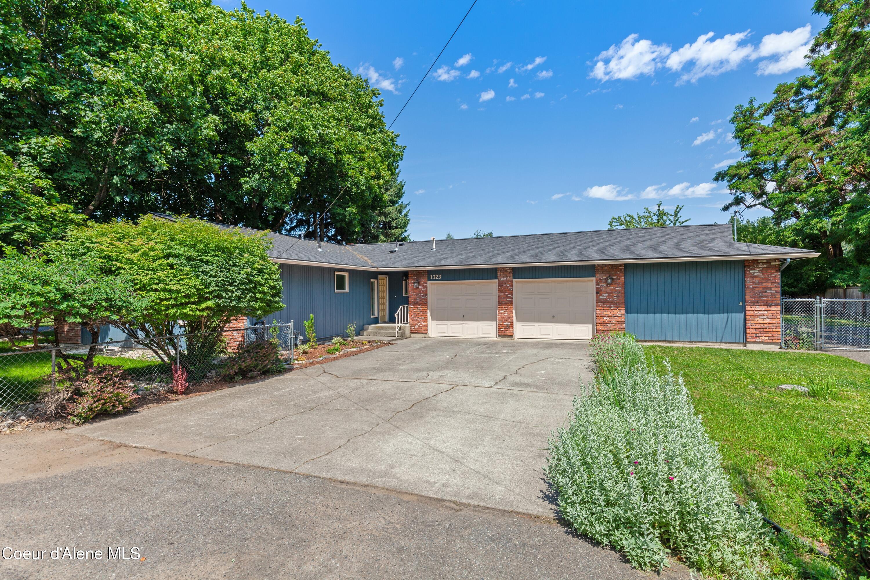 Image 4: Deerhaven Avenue Living