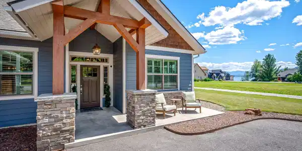 Image 2: Inviting Curb Appeal