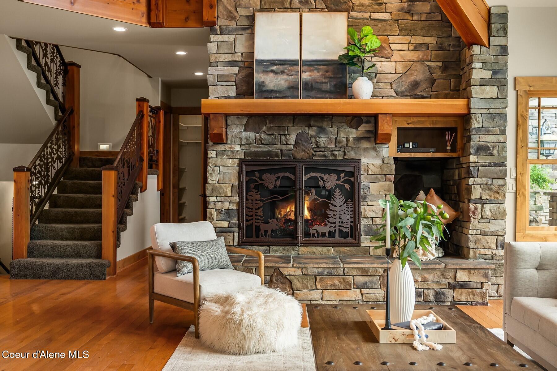 Image 4: Stack Rock Floor to Ceiling