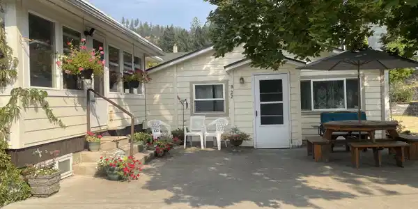 Image 2: Entry to Main House and Cottage House