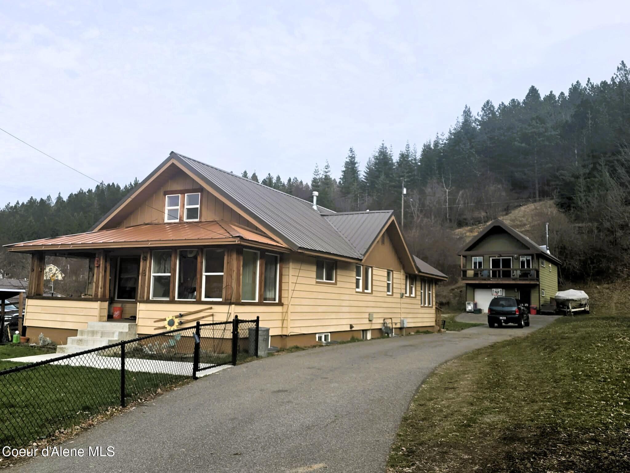 Image 1: Front of Home