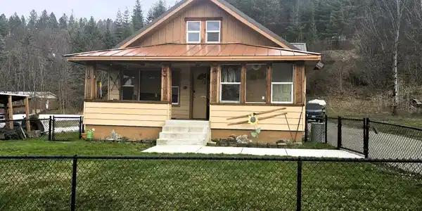 Image 2: Front of Home