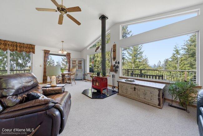 Image 4: Living Room