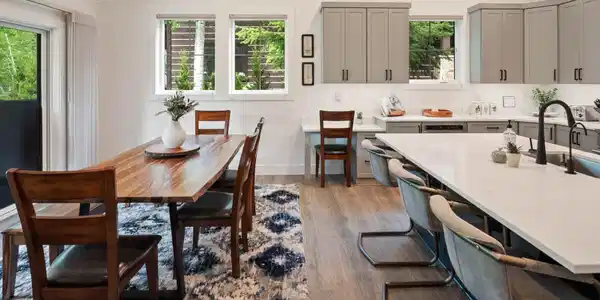 Image 3: Dining and Entertaining
