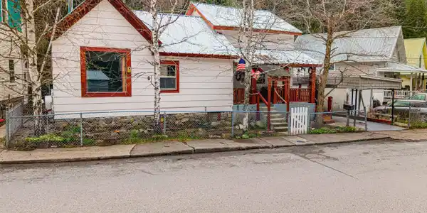 Image 2: 176 King Spring-6