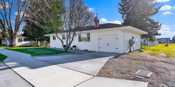 1810 W Honeysuckle AVE