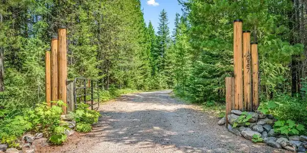 Image 2: Gate entry