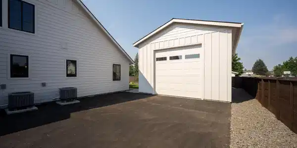 Image 2: 22' X 36' Heated/cooled Shop