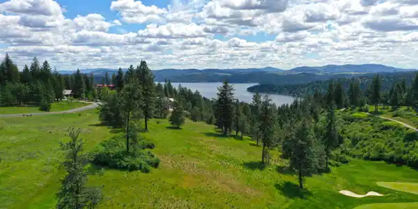 Image 2: Gorgeous Setting