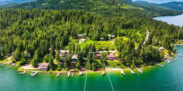 2583 Lakeshore DR