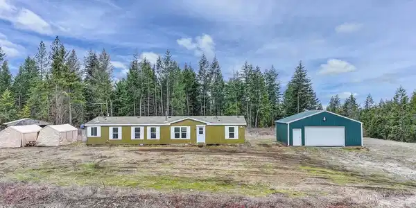 152 TRAILS END ROAD