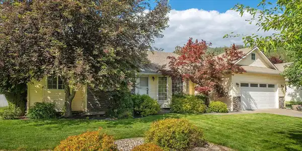 2031 E Mountain Vista DR
