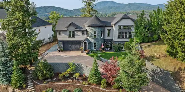 Image 2: Elegant Stone Turret Home
