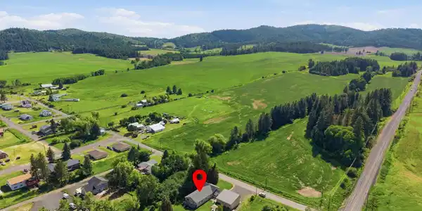 Image 3: Location