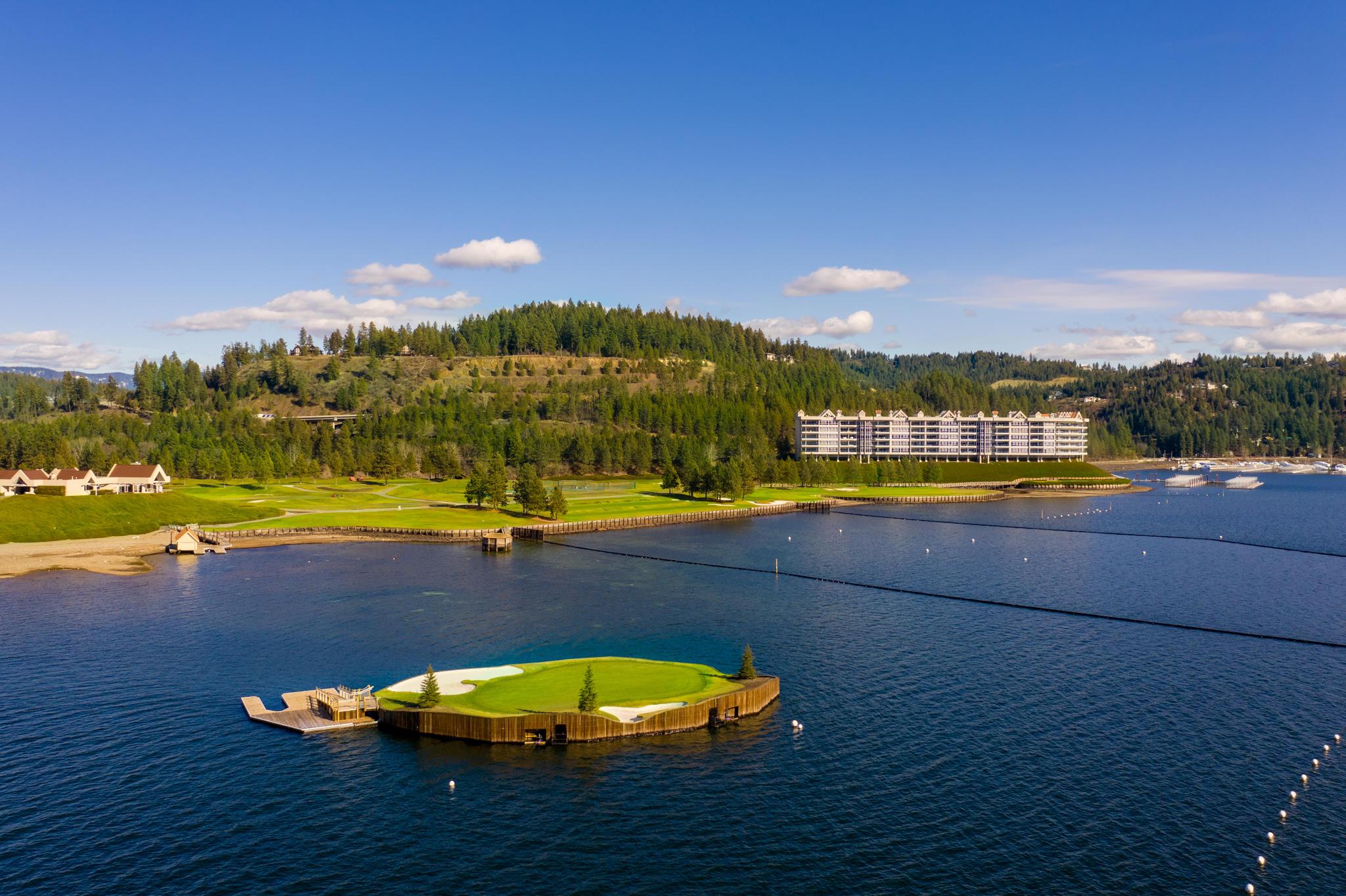 Image 3: The famous floating green!