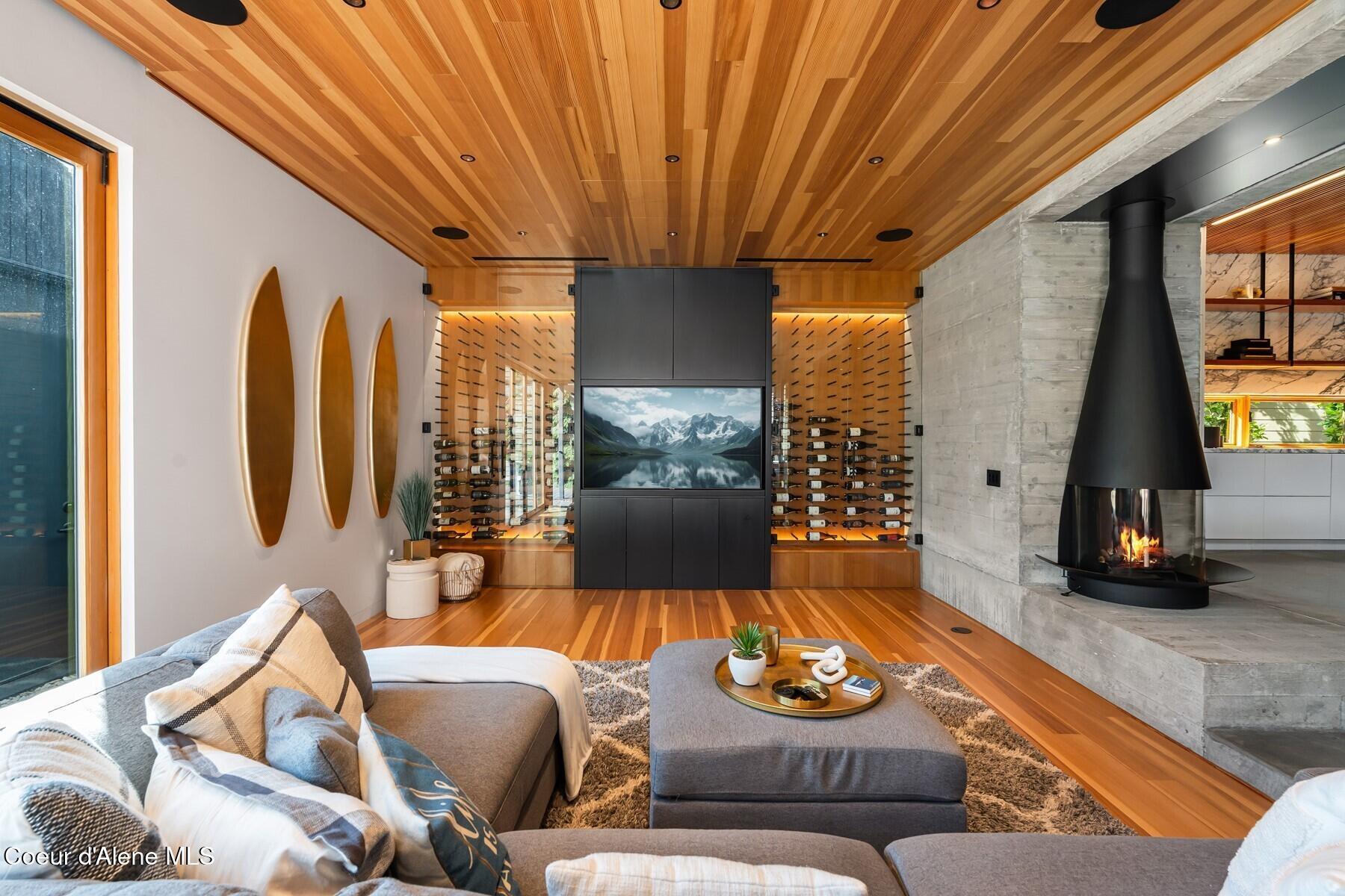 Image 4: Luxury Living Room