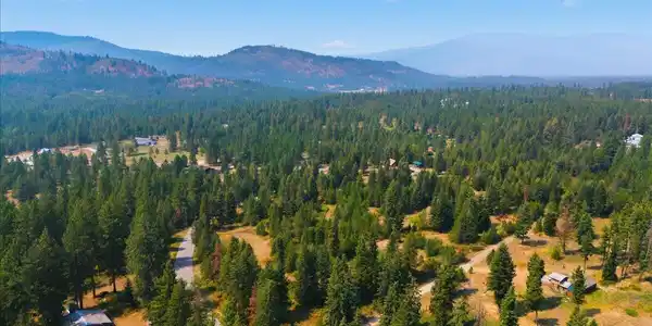 Image 3: 01-Edmunds Dr., Spirit Lake_RedHogMedia