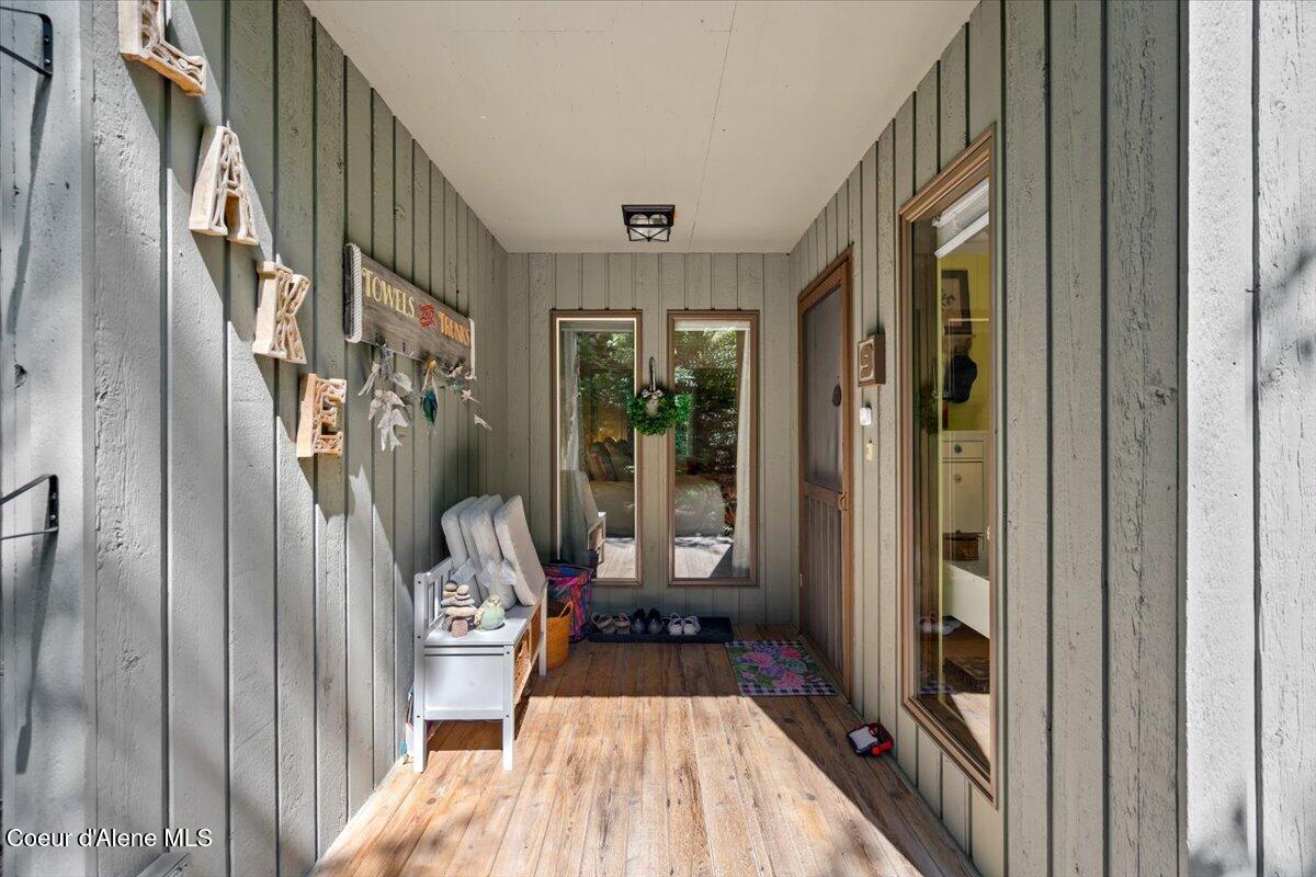 Image 4: 05-Front entry