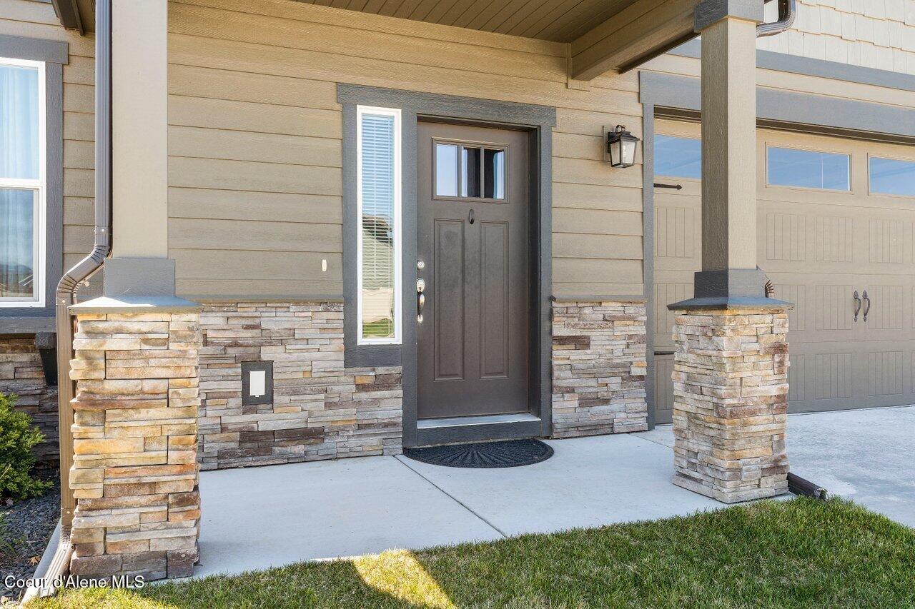 Image 3: 004-13013NorthLovelandWay-Hayden-ID-8383