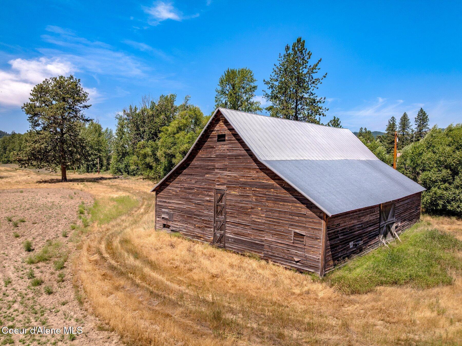Image 3: Historical 1900's Barn