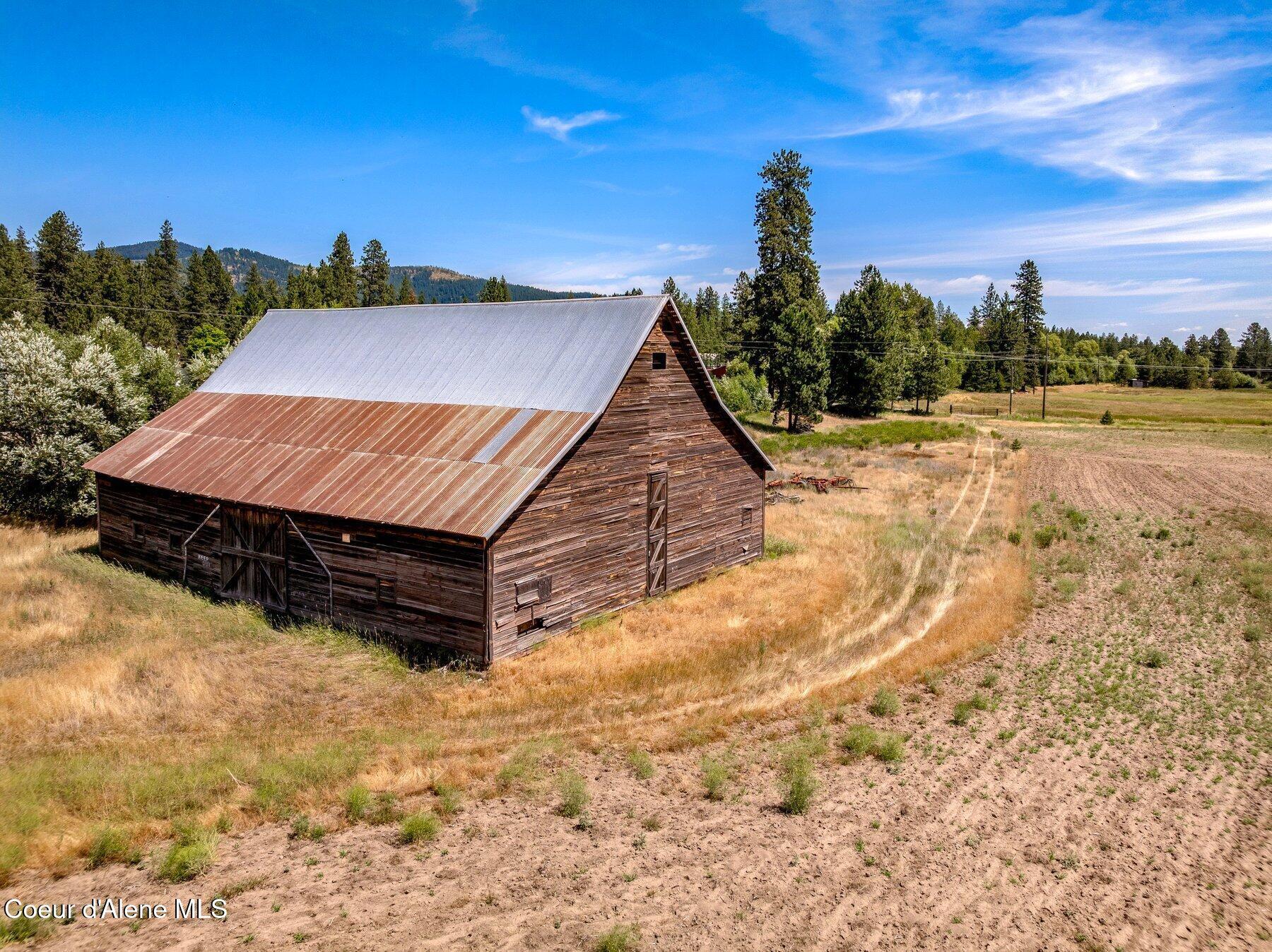 Image 4: Historical 1900's Barn