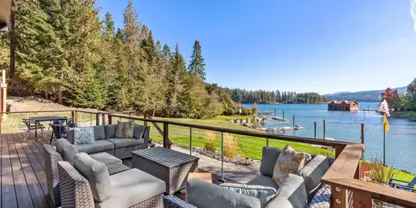 Image 3: Modern Lakefront Living
