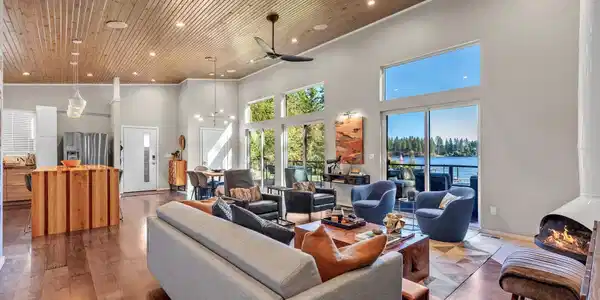 Image 4: Open Plan Vaulted ceilings