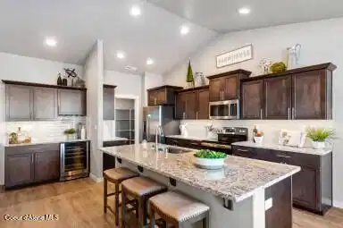 Image 2: Orchard Encore - Kitchen and Beverage Ba