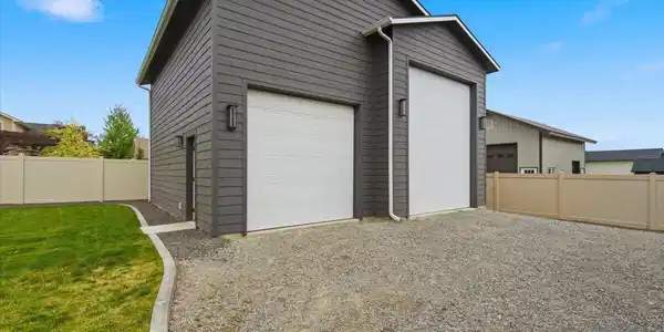 Image 2: Garage_Storage