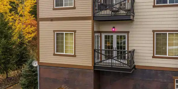Image 4: Balcony
