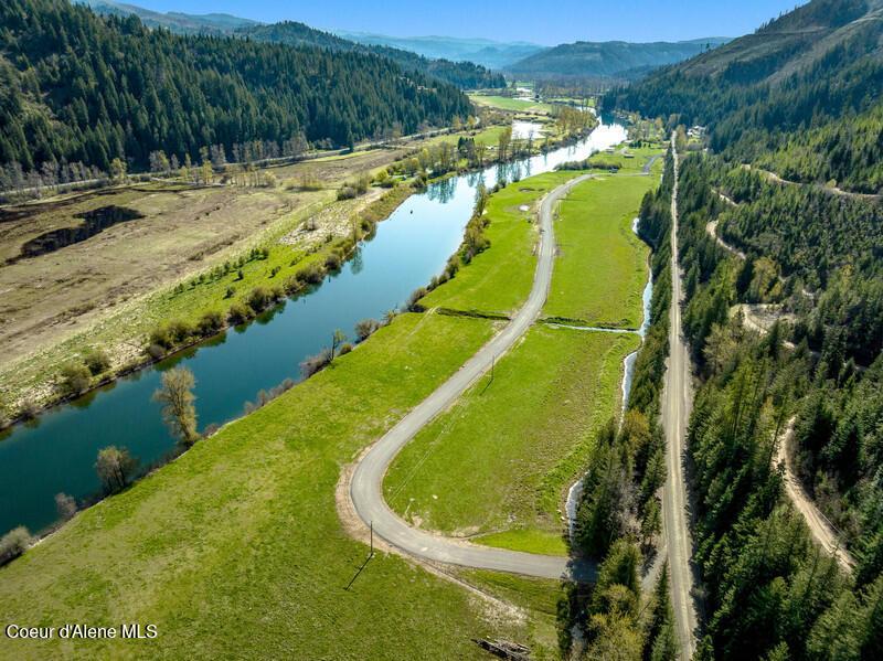 Image 3: Horn Hooked Estates