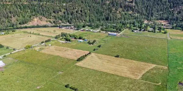 Image 3: 973 Riverdale Dr-8