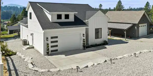 Image 4: Front of Home