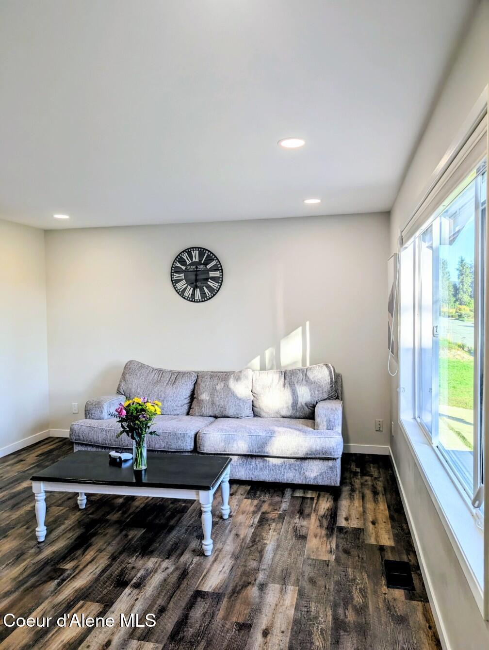 Image 3: Sitting room off to the left