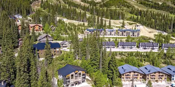 Image 2: Top Floor Condo