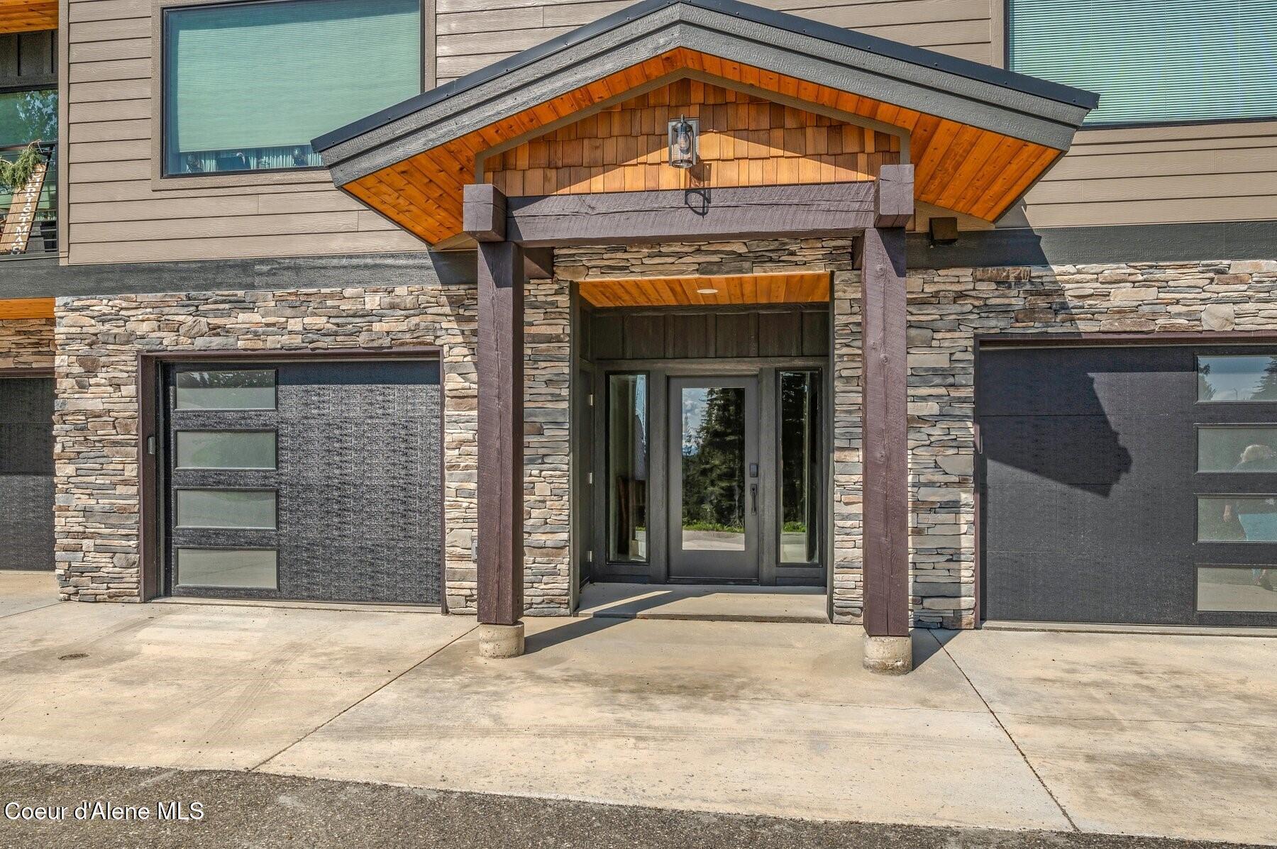 Image 4: Main Condo Entry