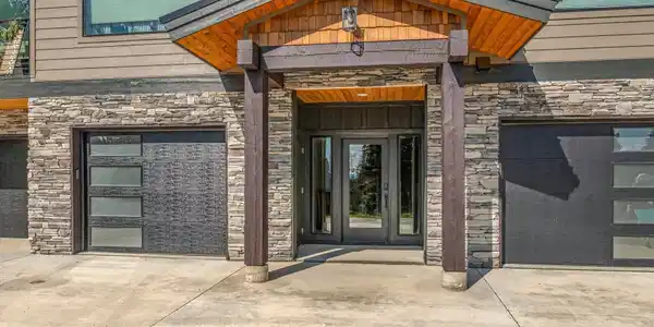 Image 4: Main Condo Entry