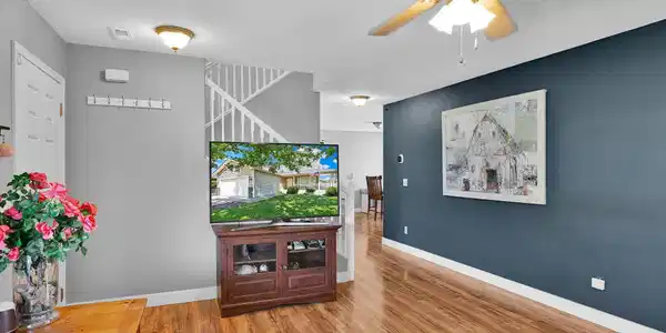 Image 4: 33-web-or-mls-SkyLight - Moonstone-11