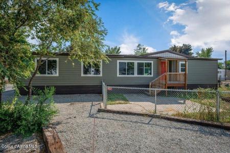 957 N Maranatha DR