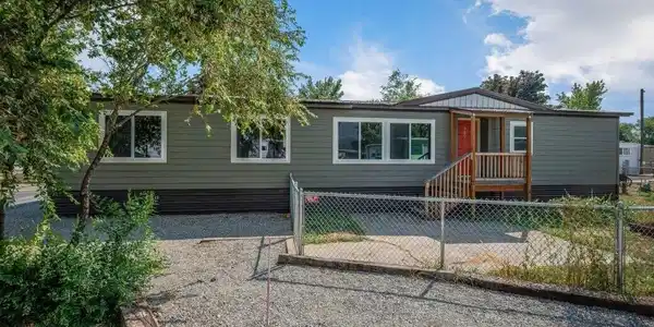 957 N Maranatha DR