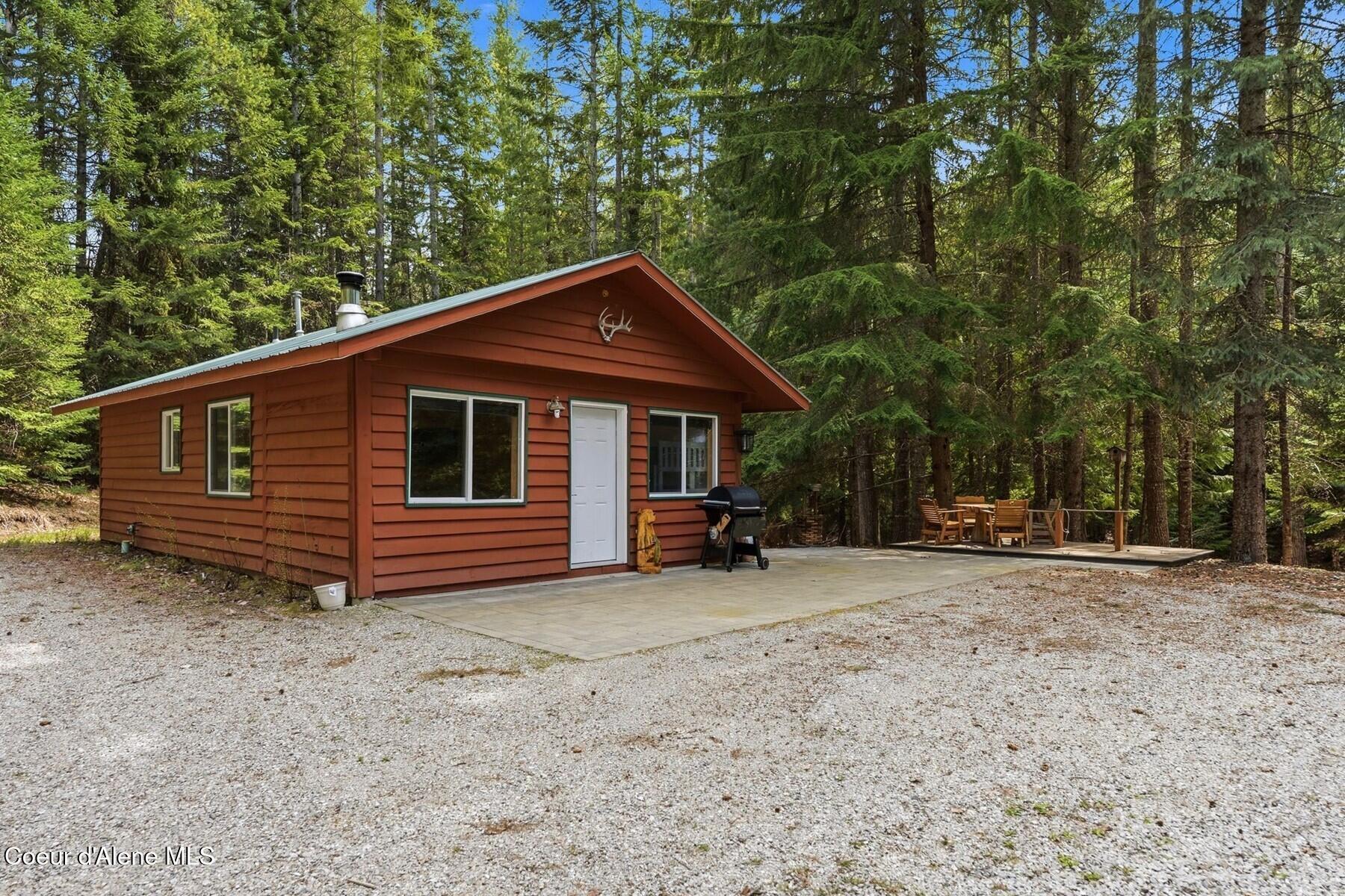 Image 1: Front of Cabin