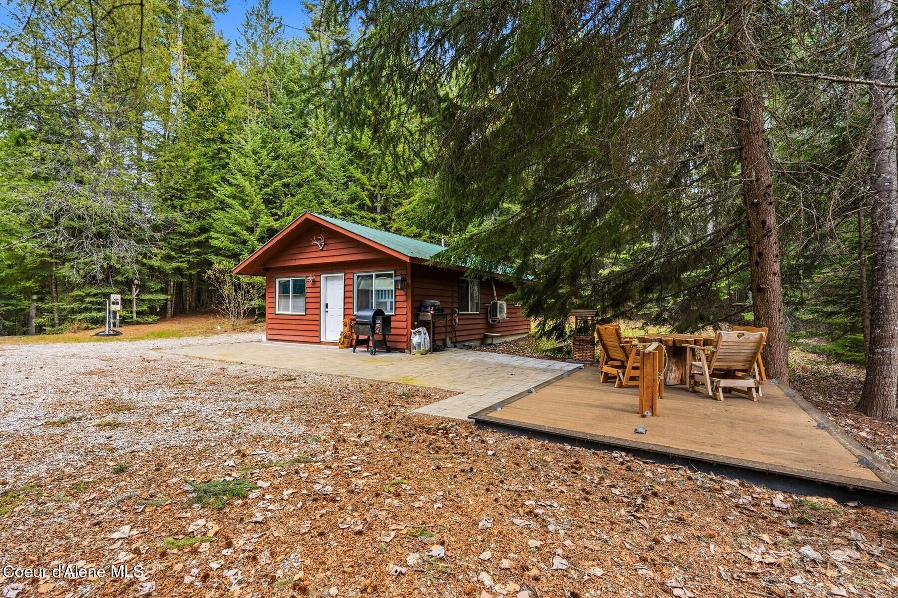 Image 2: Front of Cabin
