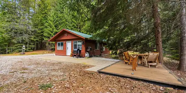 Image 2: Front of Cabin