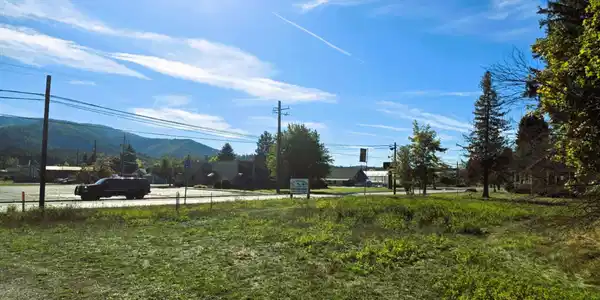 124 E Albeni Hwy