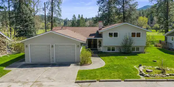 301 WOODLAND DR