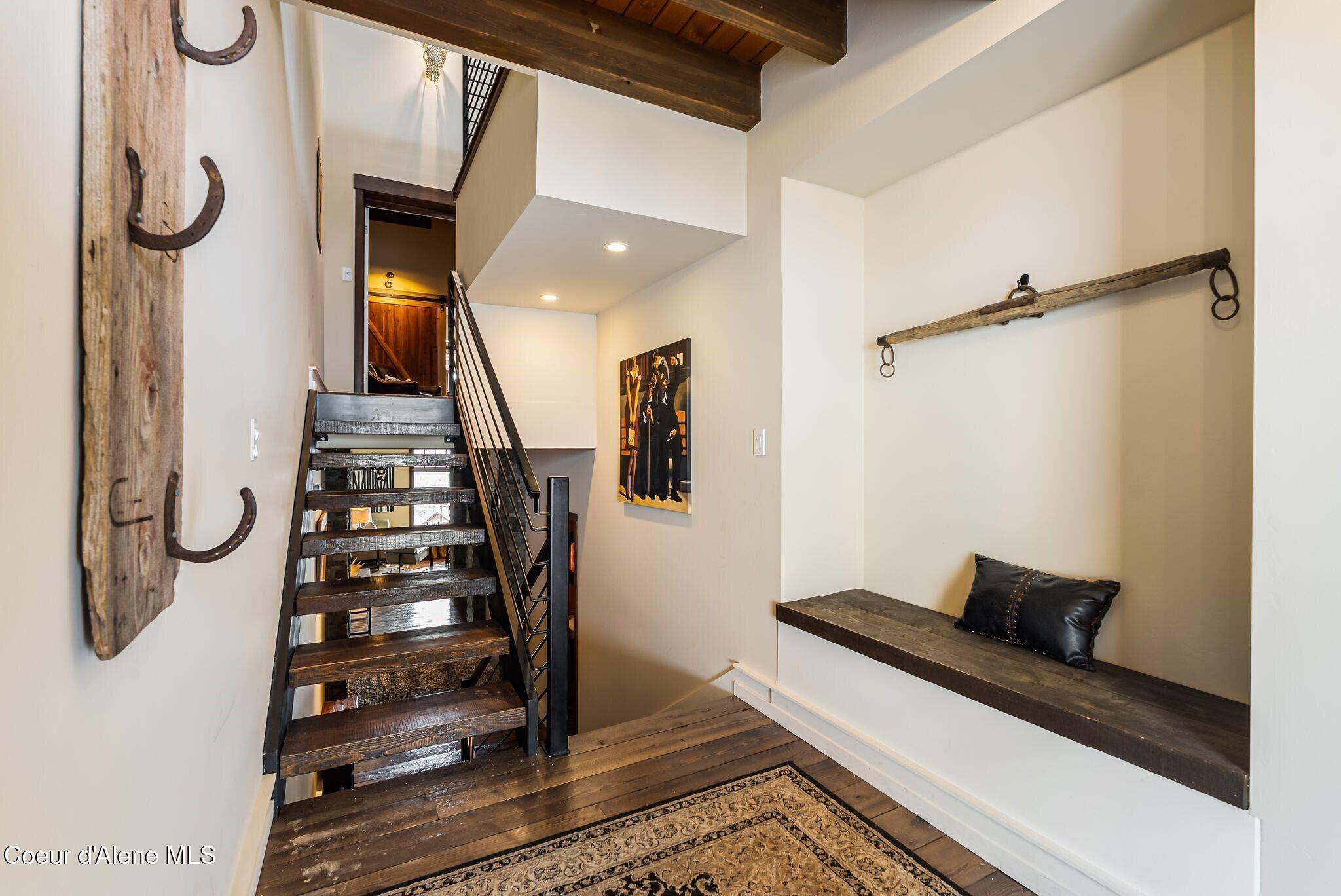 Image 4: Inviting Entry