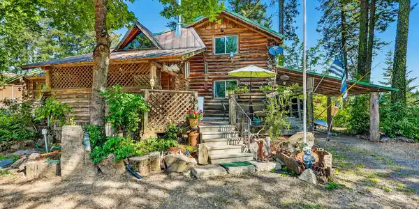 Image 2: Limandri Log Cabin Front